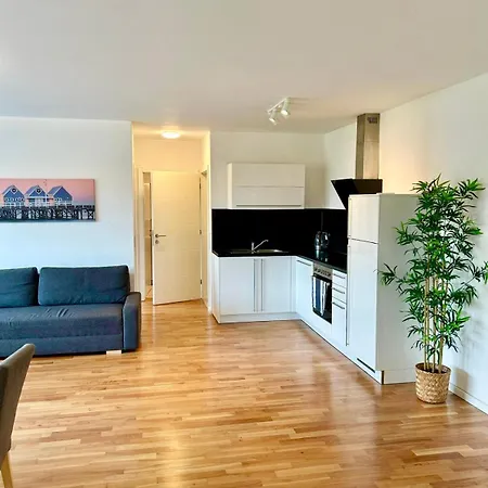 Modern Spacious With Free Parking *