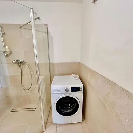 Lejlighed Modern Spacious With Free Parking Gerasdorf bei Wien