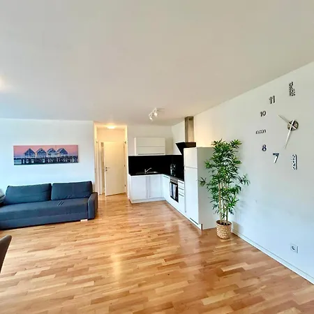 Modern Spacious With Free Parking