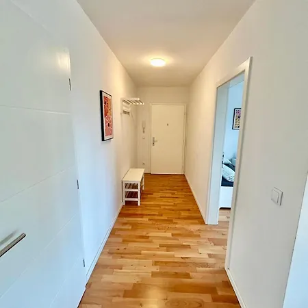 Lejlighed Modern Spacious With Free Parking Gerasdorf bei Wien