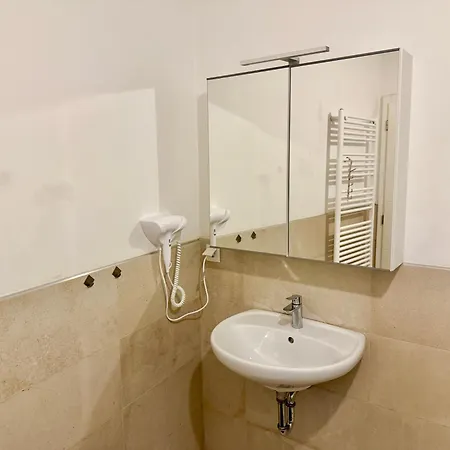 Modern Spacious With Free Parking Lejlighed *