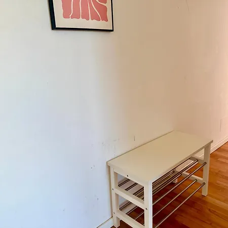 Modern Spacious With Free Parking *