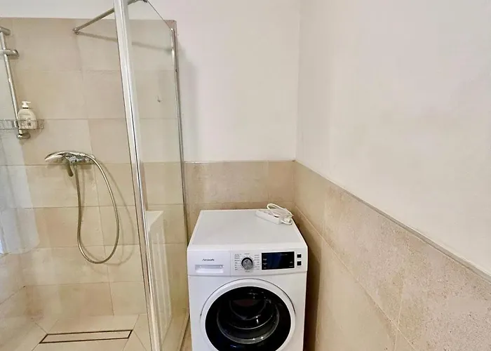 Lejlighed Modern Spacious With Free Parking Gerasdorf bei Wien