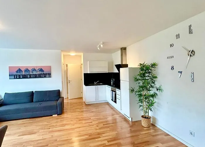 Modern Spacious With Free Parking